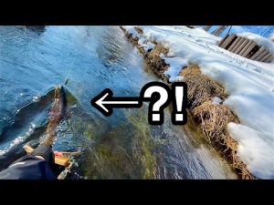 【驚愕】住宅街の中の狭い川で釣りすると･･･冬の北海道の川釣り